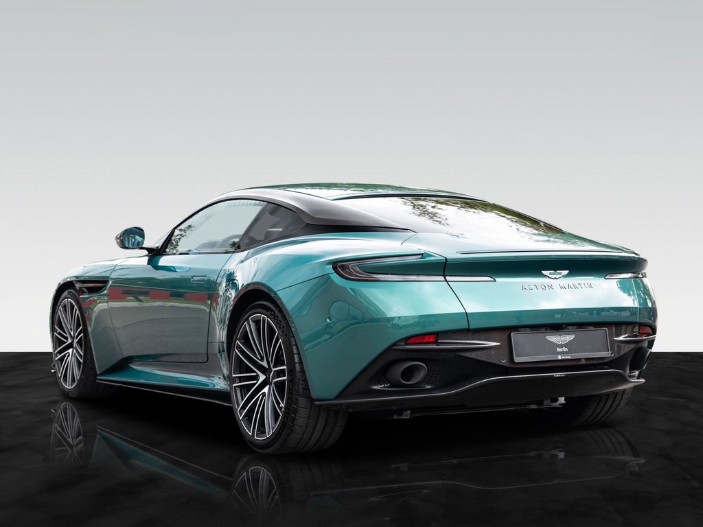 Aston Martin DB12 2025