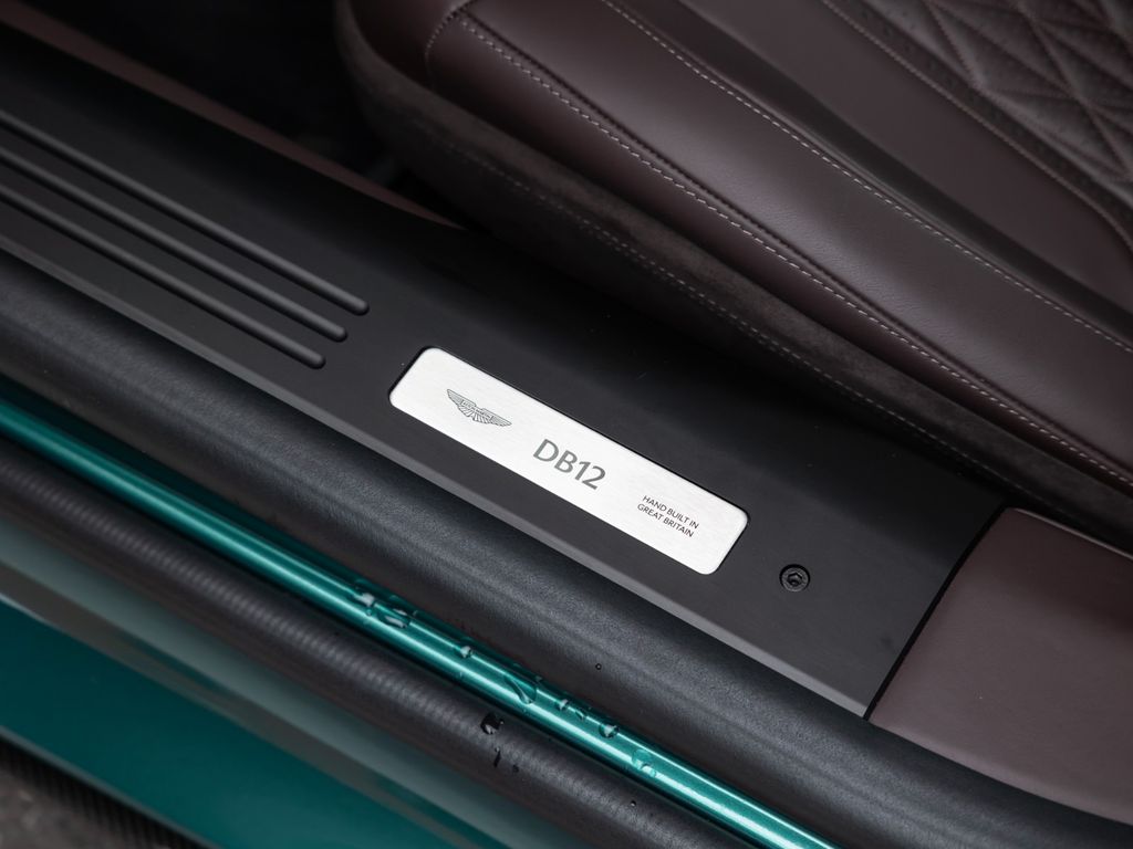 Aston Martin DB12 2025