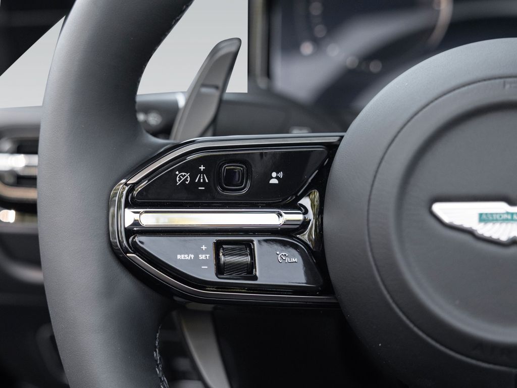 Aston Martin DB12