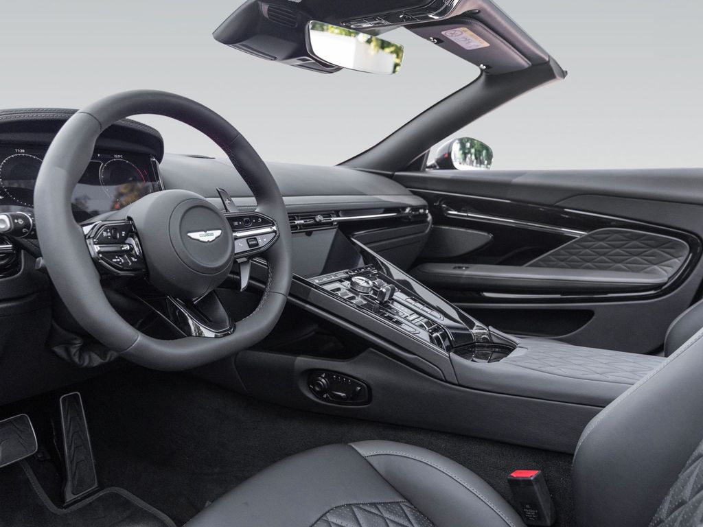 Aston Martin DB12