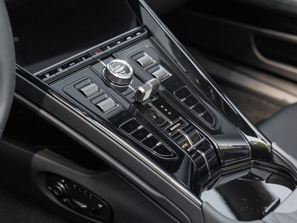 Aston Martin DB12