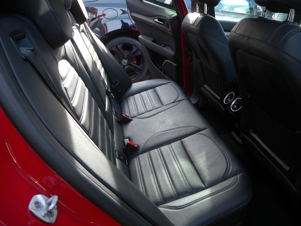 Alfa Romeo Stelvio 2023