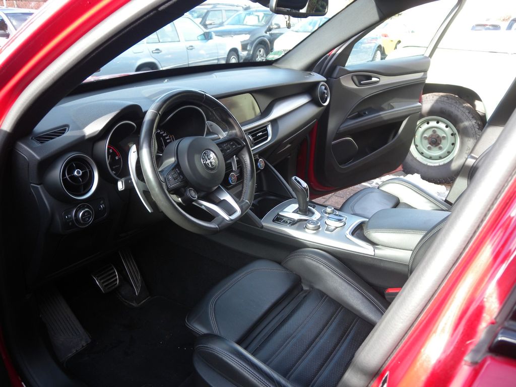 Alfa Romeo Stelvio 2023