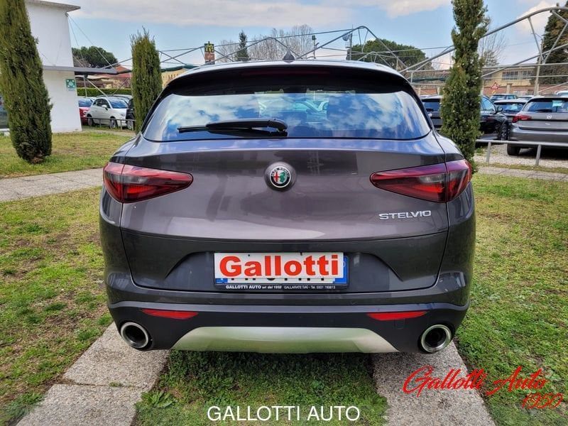 Alfa Romeo Stelvio 2017