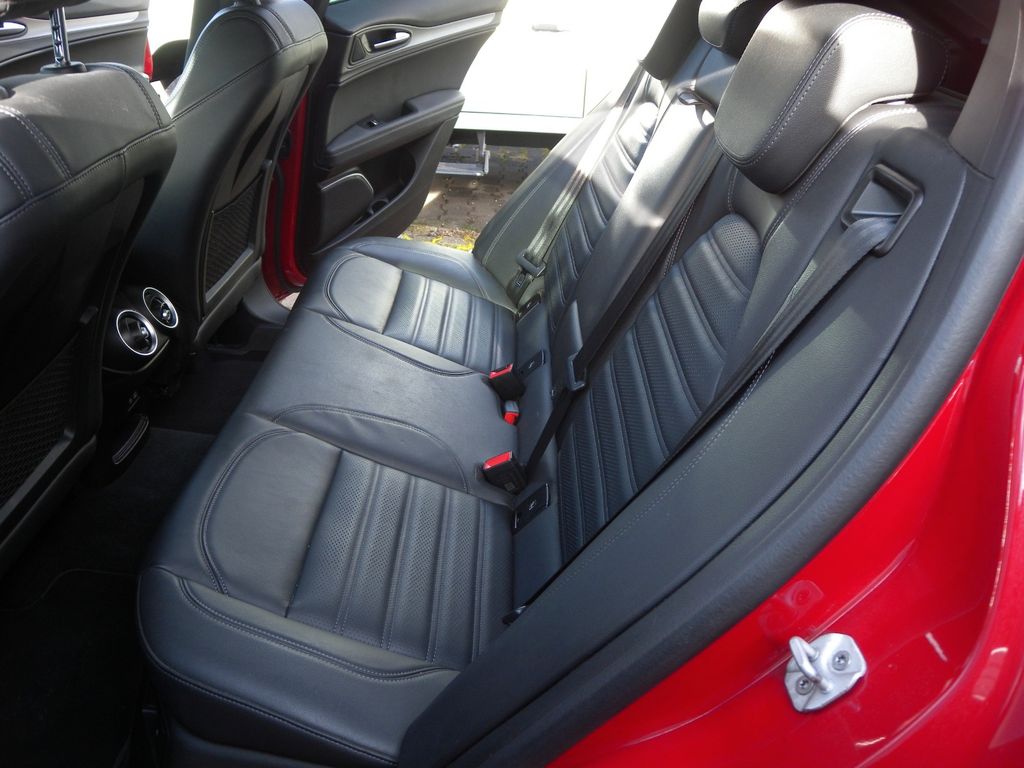 Alfa Romeo Stelvio 2023
