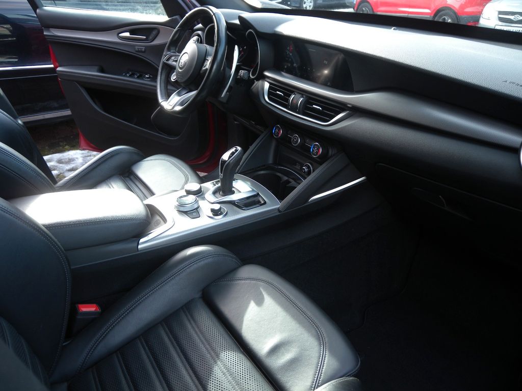 Alfa Romeo Stelvio 2023