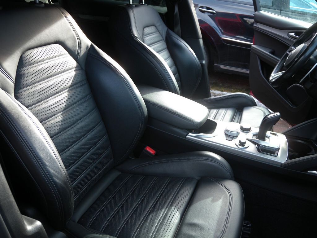 Alfa Romeo Stelvio 2023