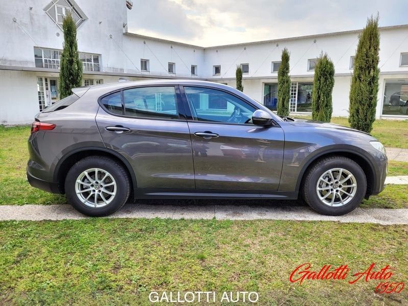 Alfa Romeo Stelvio 2017