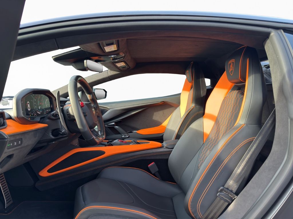 Lamborghini Revuelto 2025