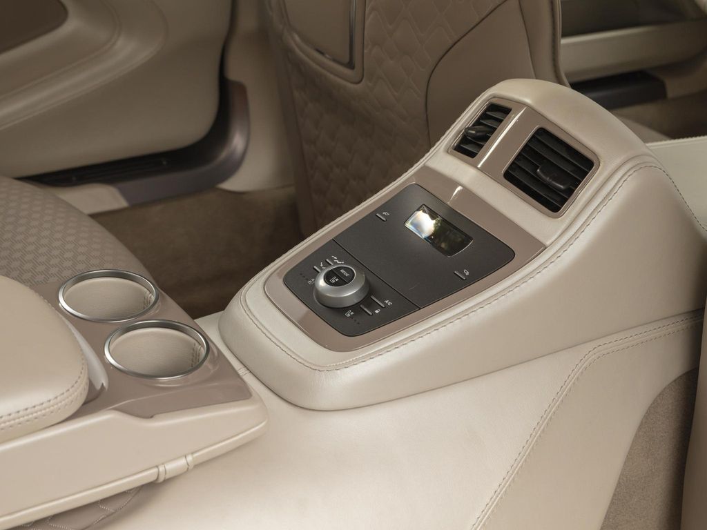 Aston Martin Lagonda 2015