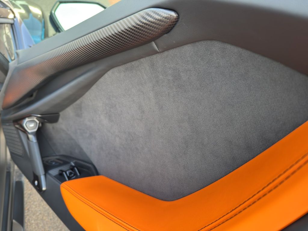 Lamborghini Revuelto 2025