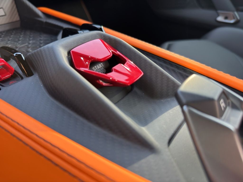 Lamborghini Revuelto 2025