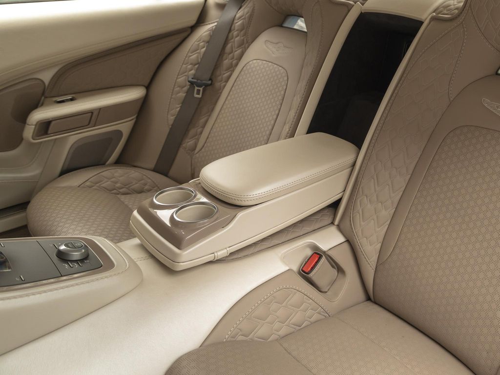 Aston Martin Lagonda 2015