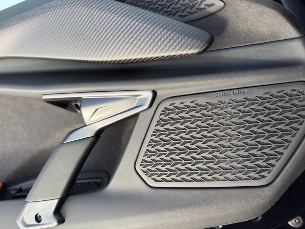 Lamborghini Revuelto 2025