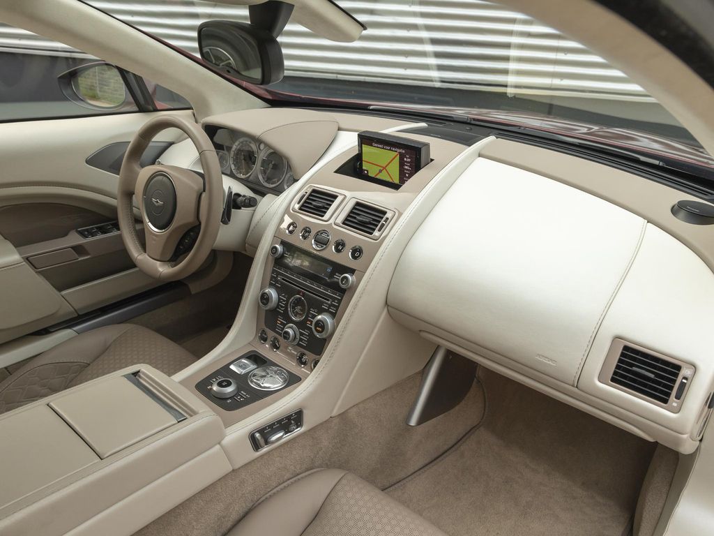 Aston Martin Lagonda 2015
