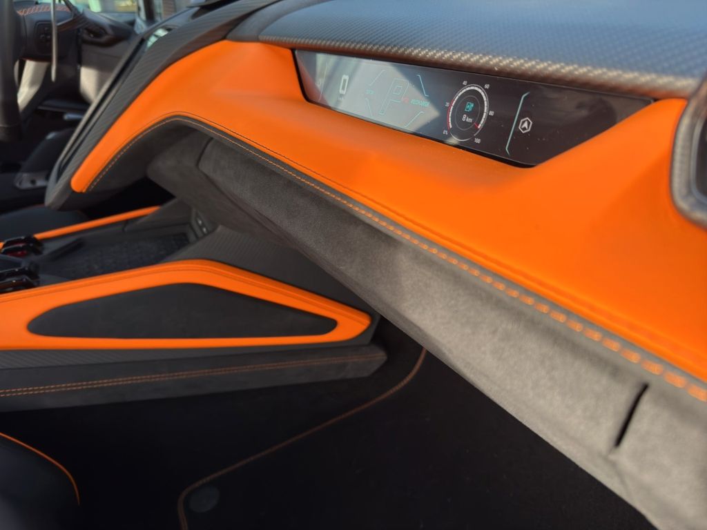 Lamborghini Revuelto 2025