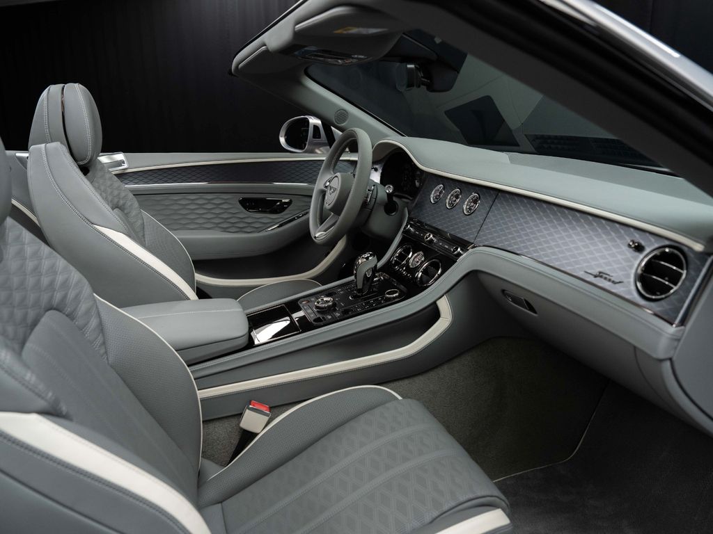 Bentley Continental GTC 2025