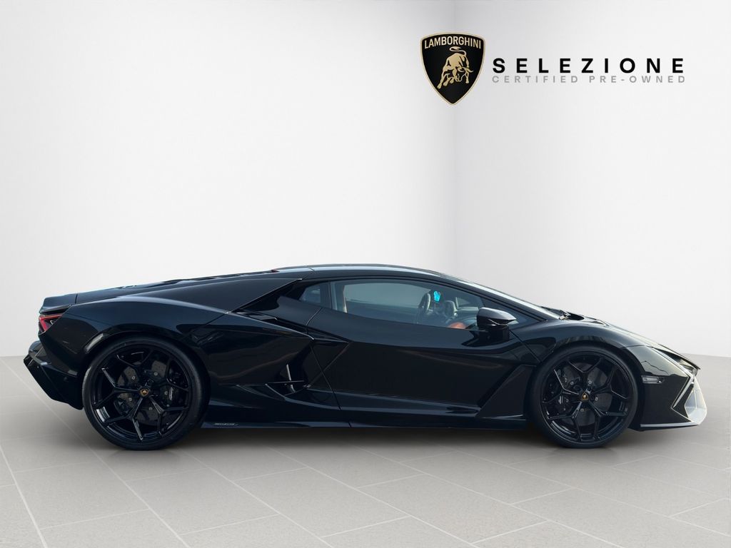 Lamborghini Revuelto 2025