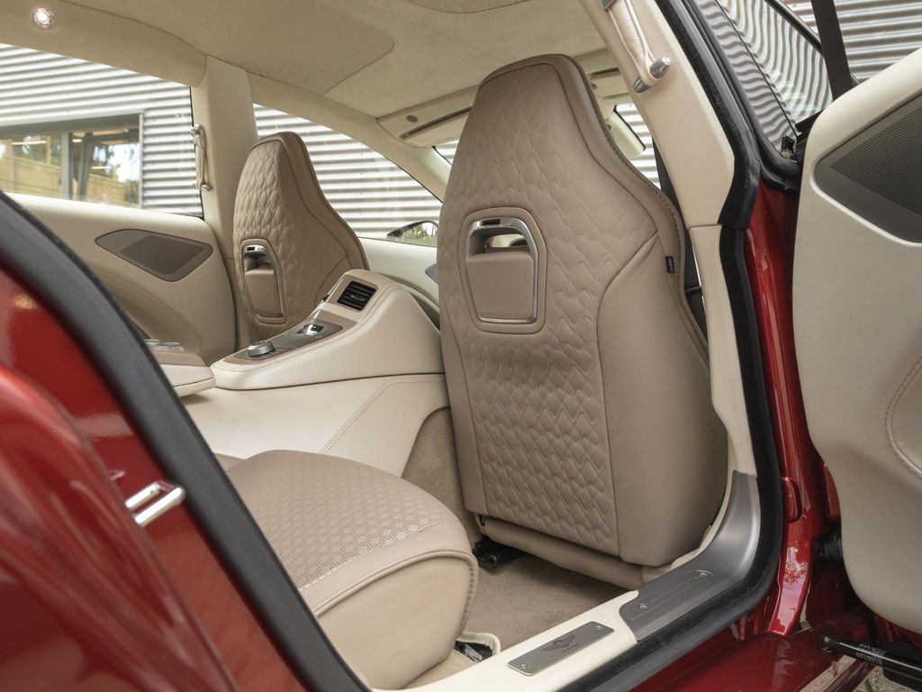 Aston Martin Lagonda 2015