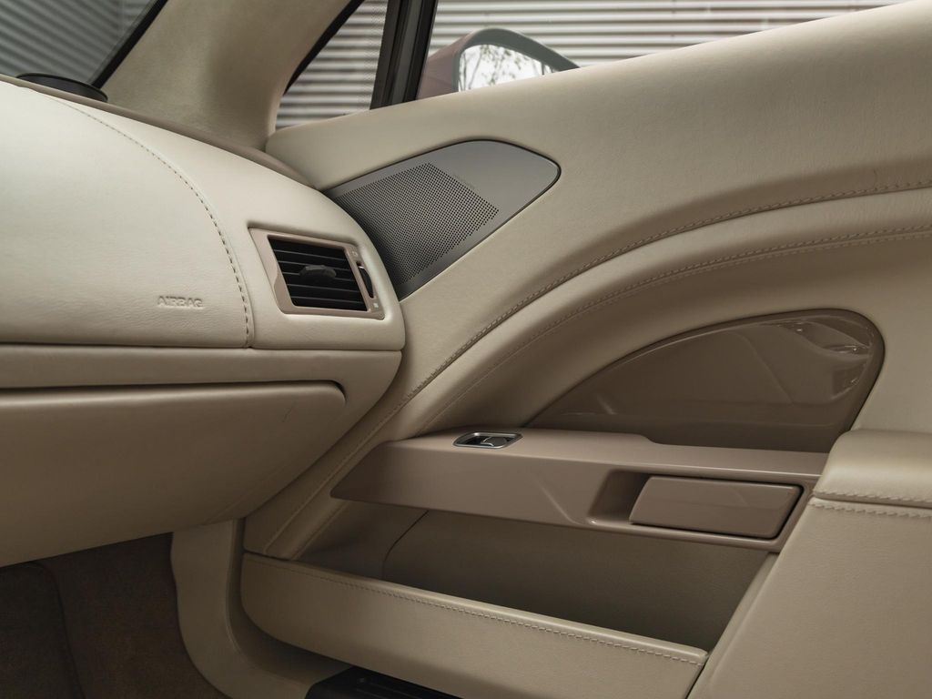 Aston Martin Lagonda 2015