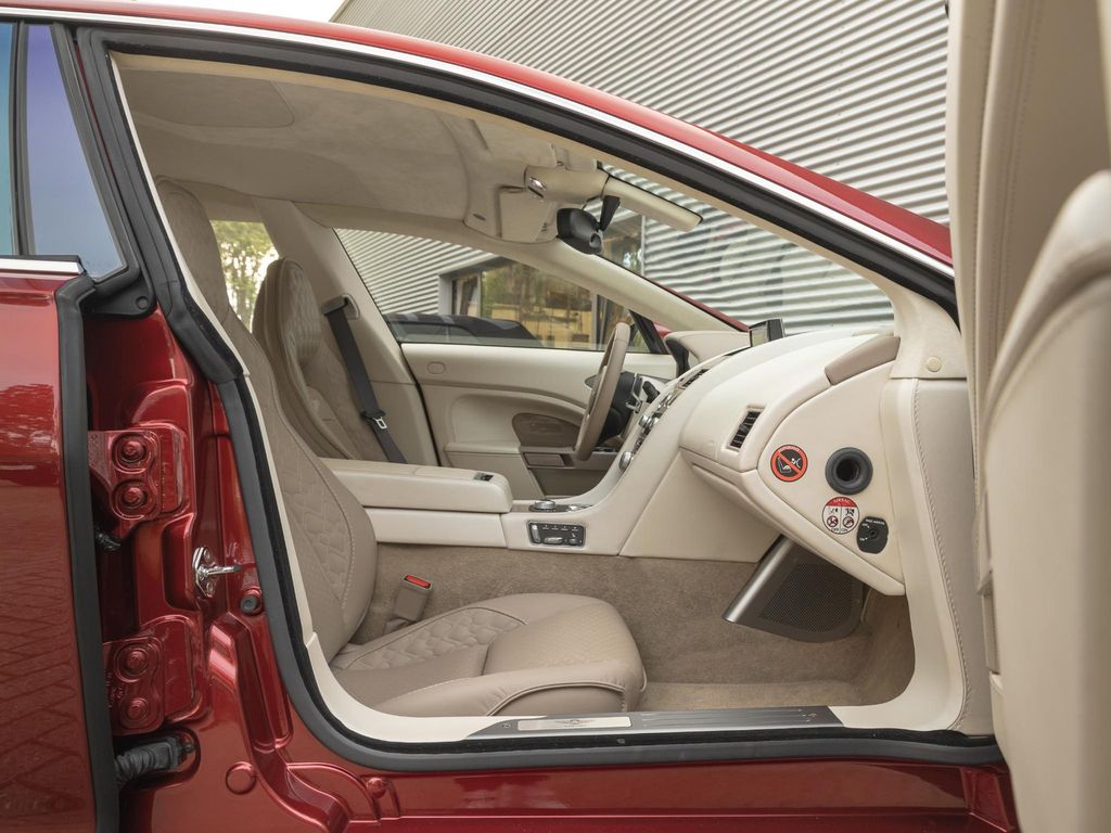 Aston Martin Lagonda 2015