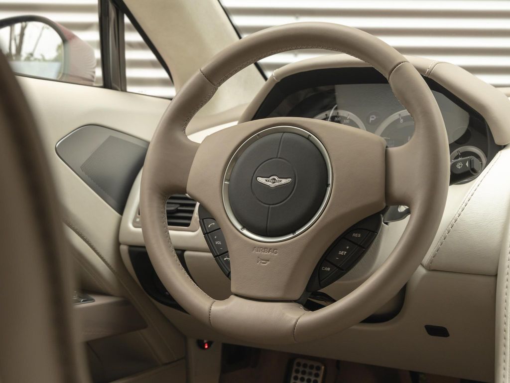 Aston Martin Lagonda 2015