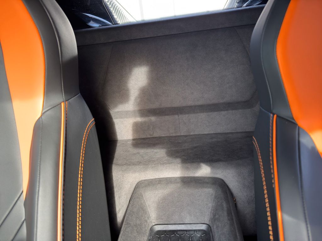 Lamborghini Revuelto 2025