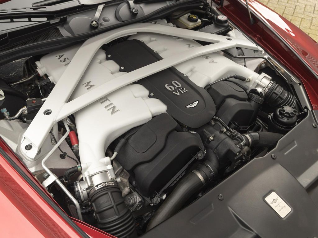 Aston Martin Lagonda 2015