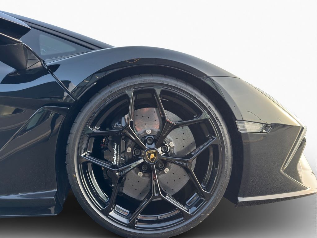 Lamborghini Revuelto 2025