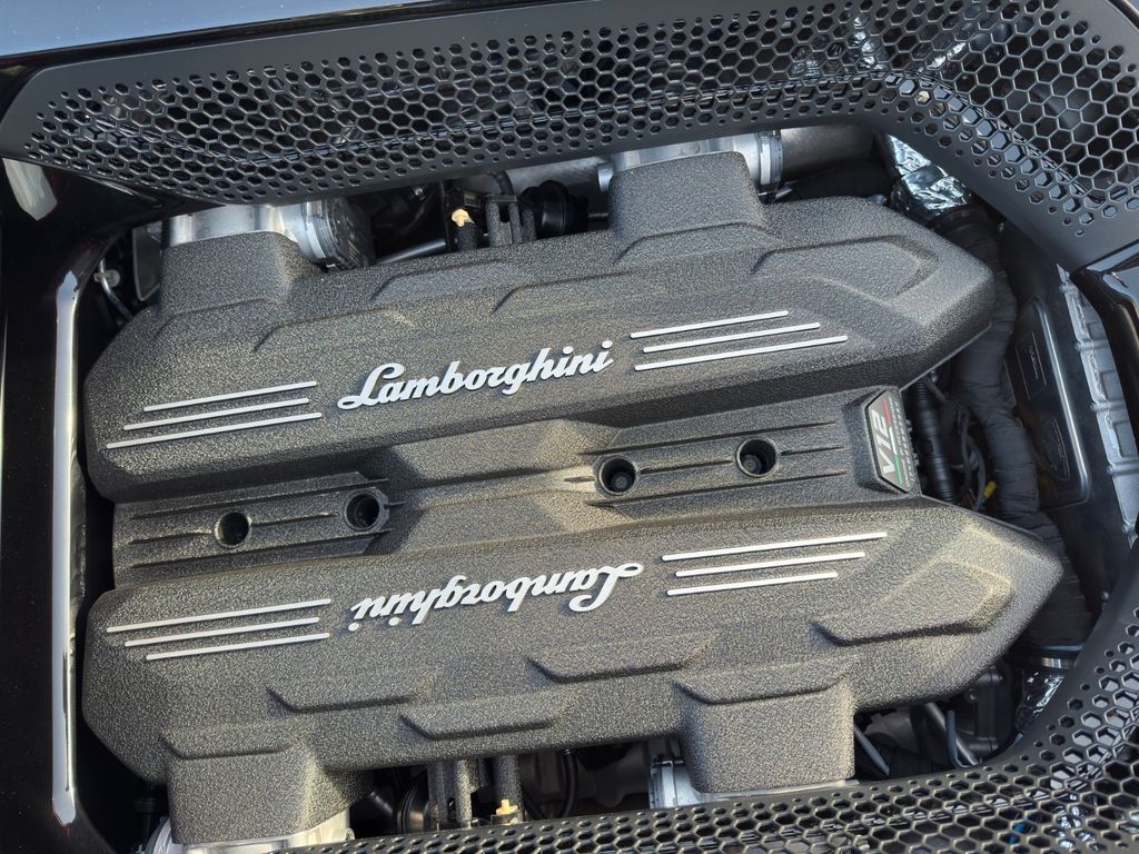 Lamborghini Revuelto 2025