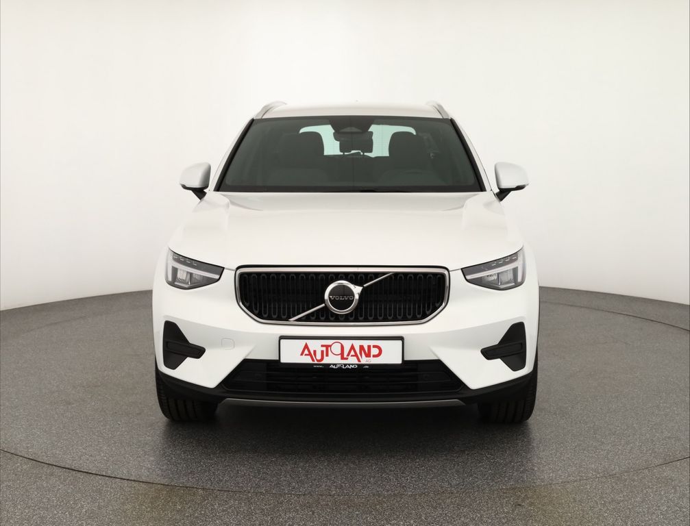 Volvo XC40 2025