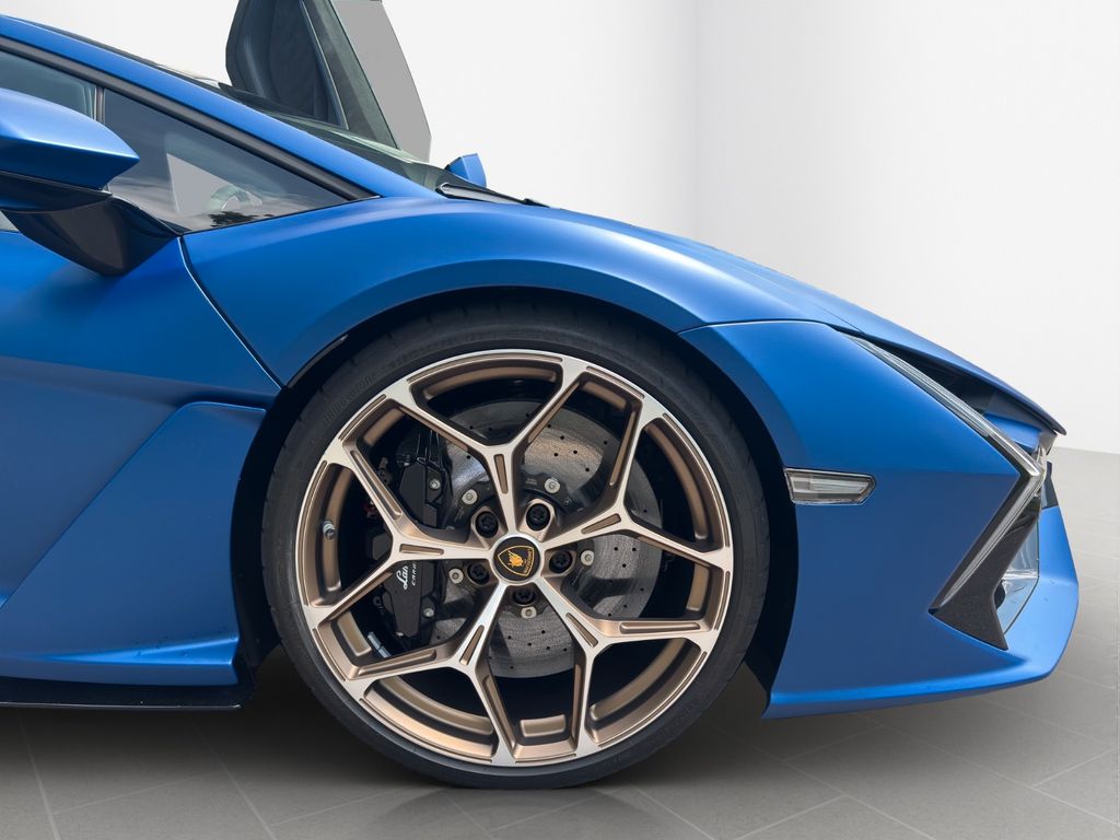 Lamborghini Revuelto 2024