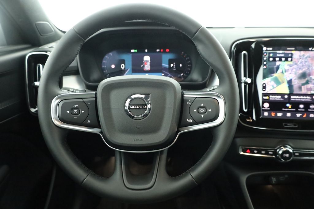 Volvo XC40 2025