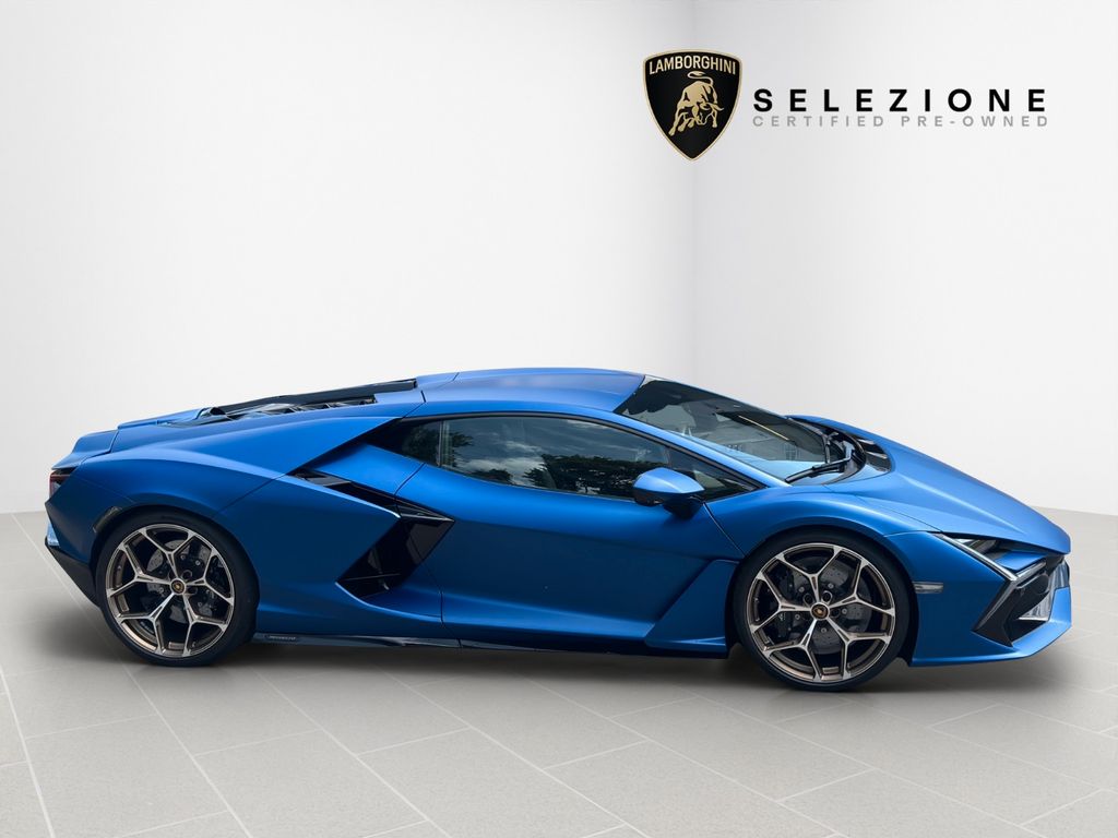 Lamborghini Revuelto 2024