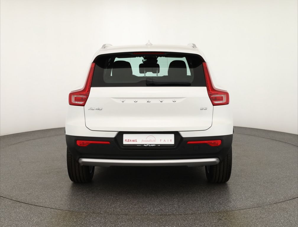Volvo XC40 2025