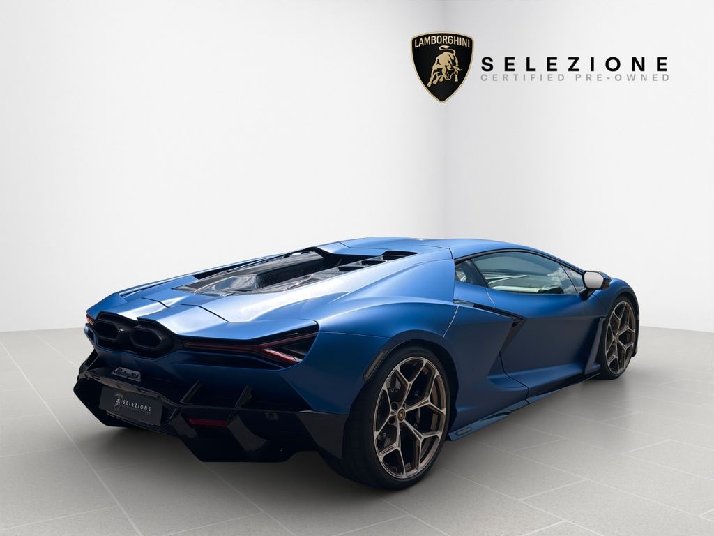 Lamborghini Revuelto 2024