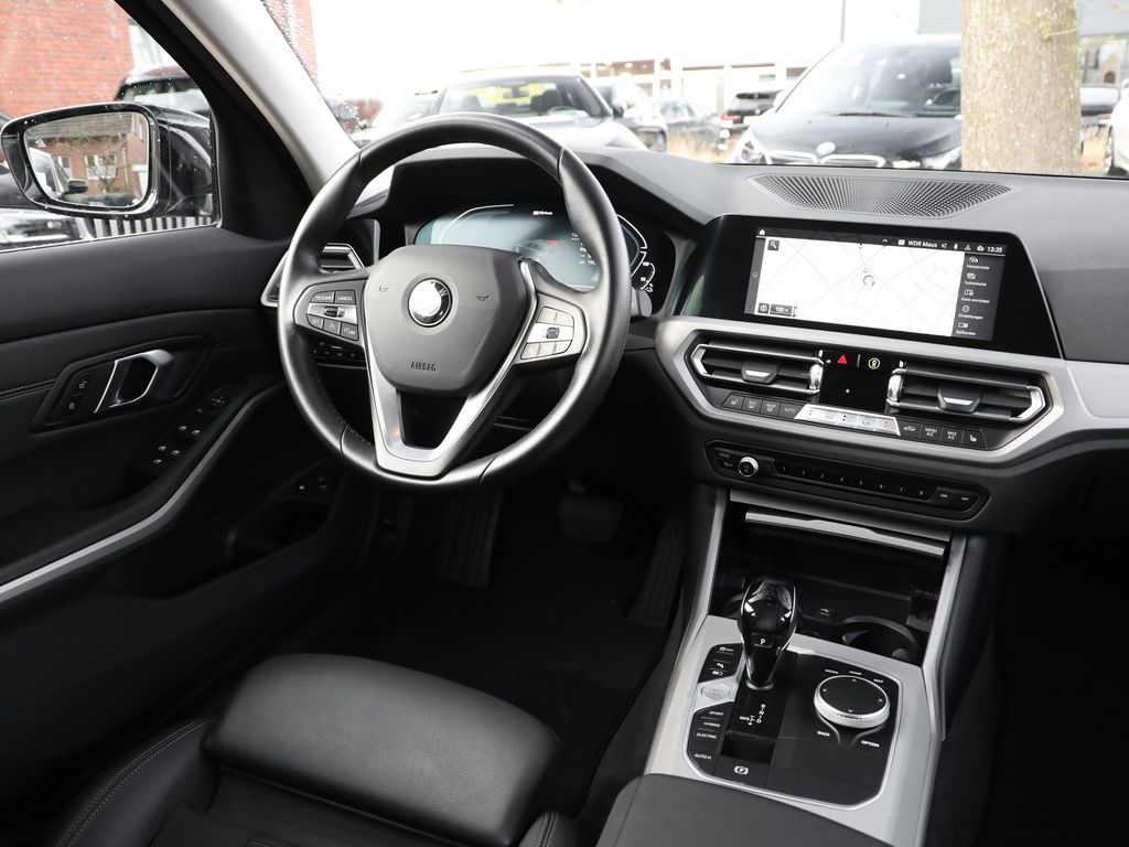 BMW 330 2021
