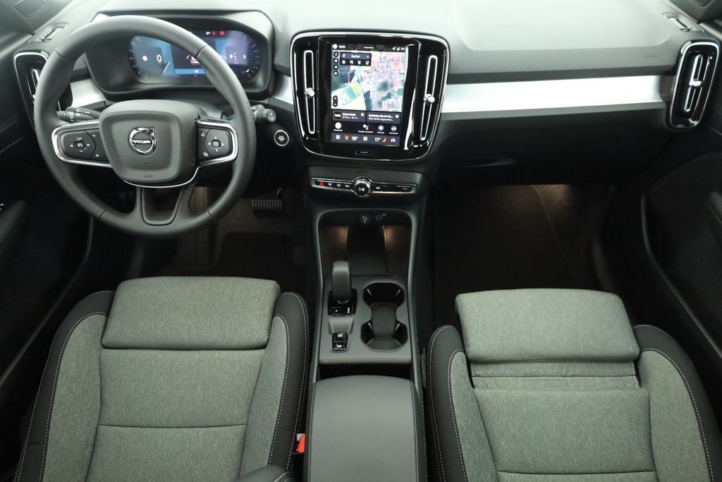 Volvo XC40 2025