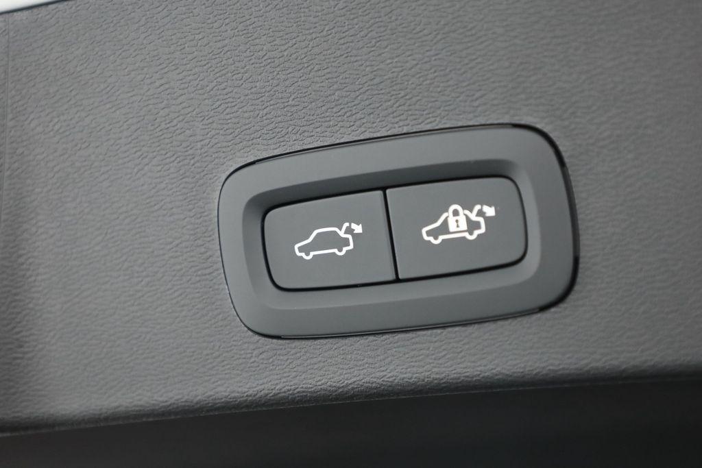 Volvo XC40 2025