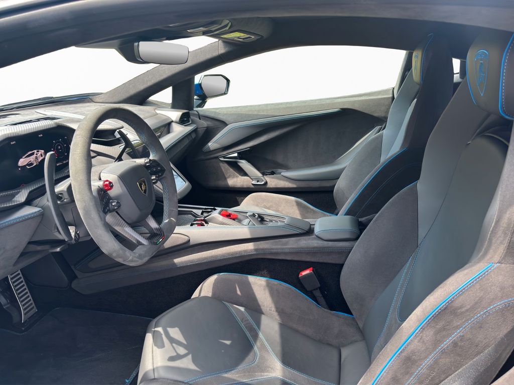 Lamborghini Revuelto 2024