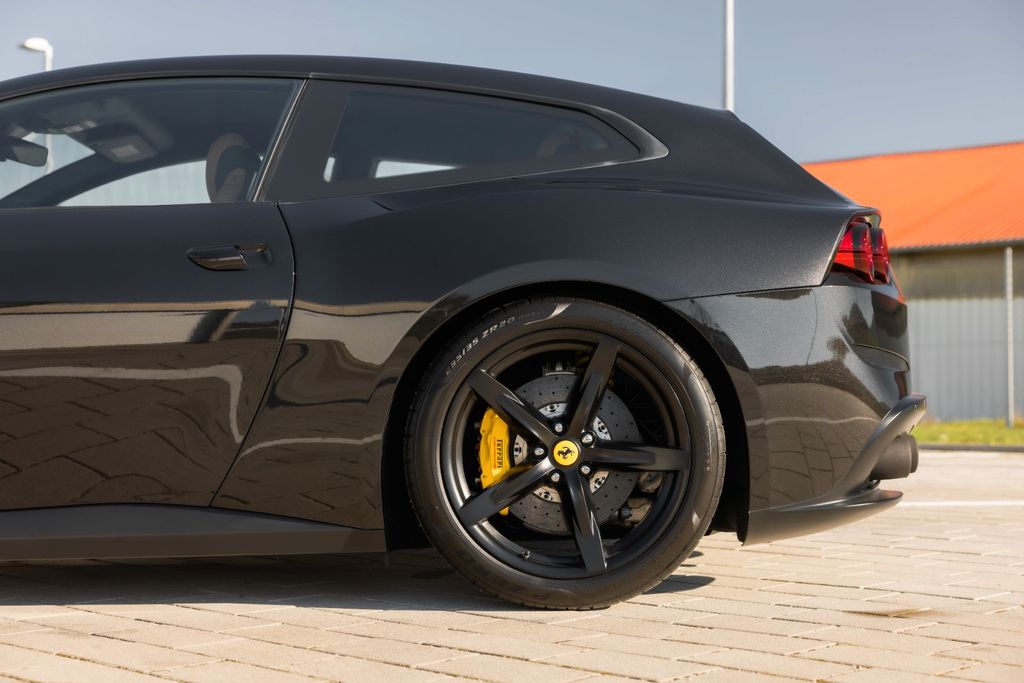 Ferrari GTC4Lusso 2019