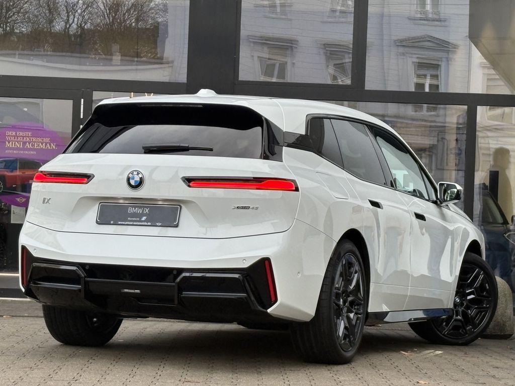 BMW iX