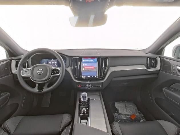 Volvo XC60 2025
