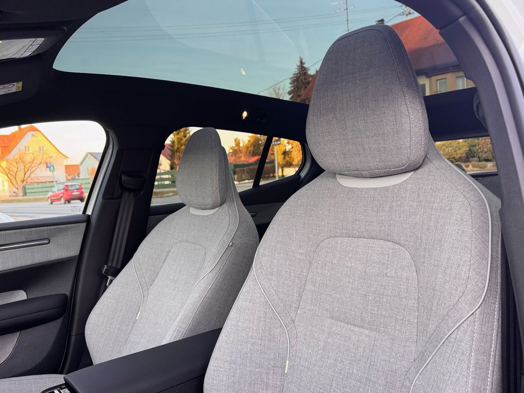 Volvo EX30 2024