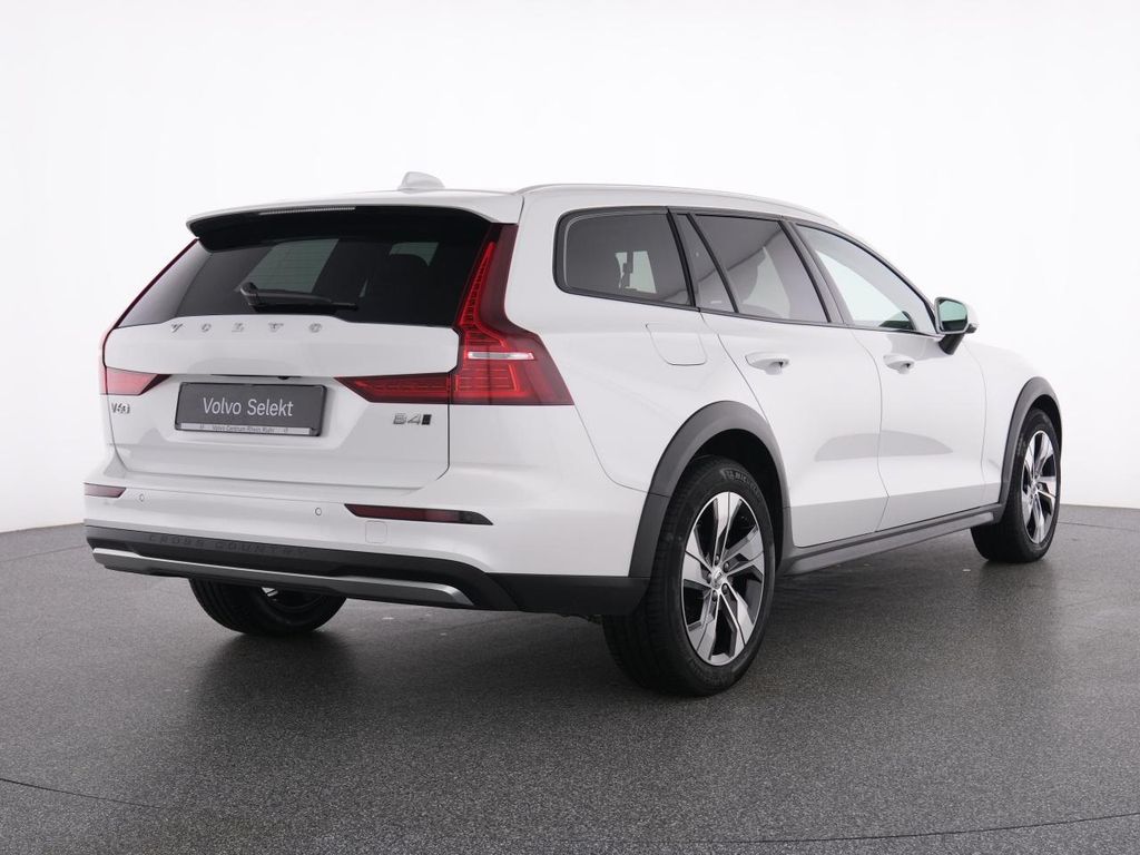 Volvo V60 Cross Country 2023