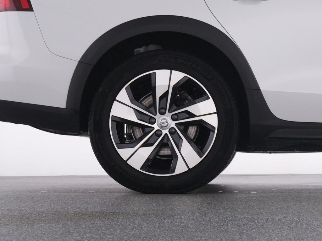 Volvo V60 Cross Country 2023