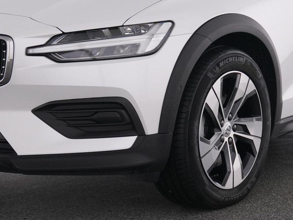 Volvo V60 Cross Country 2023
