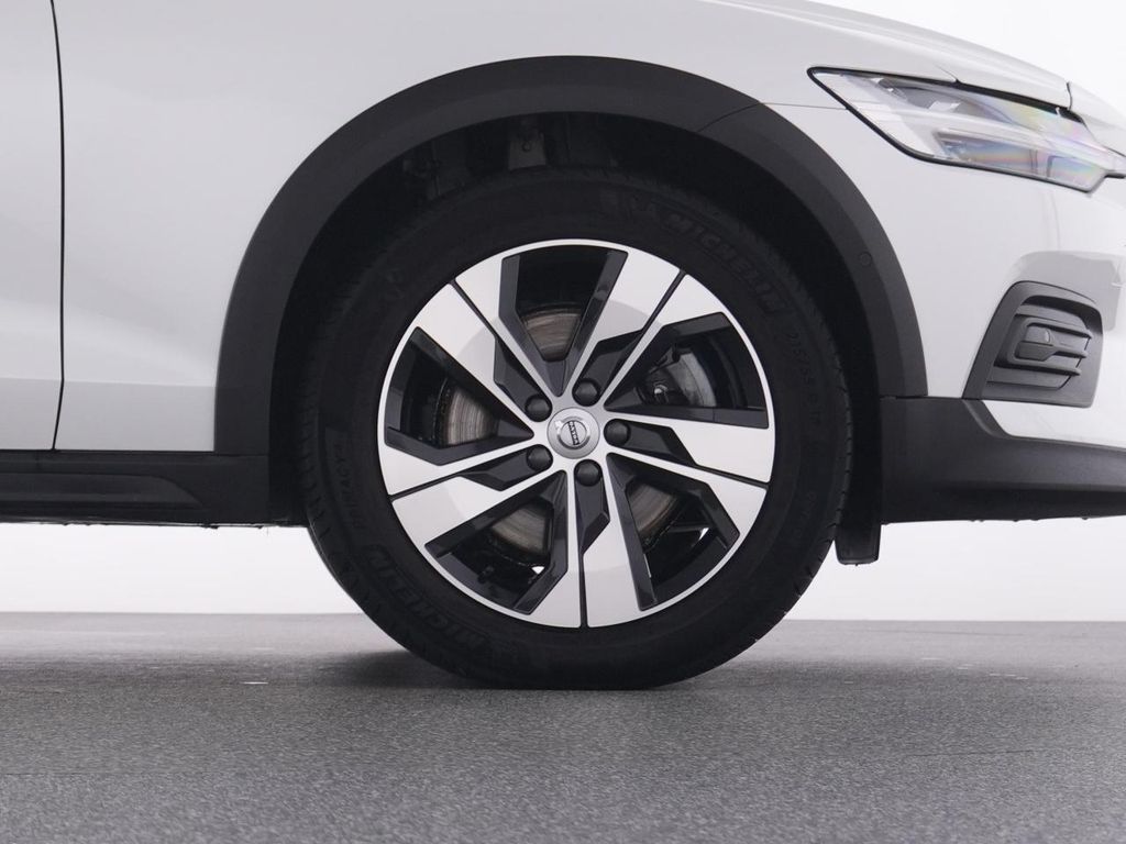 Volvo V60 Cross Country 2023