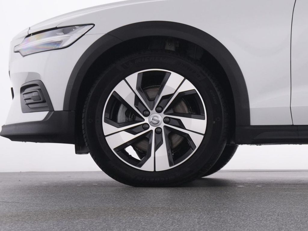 Volvo V60 Cross Country 2023