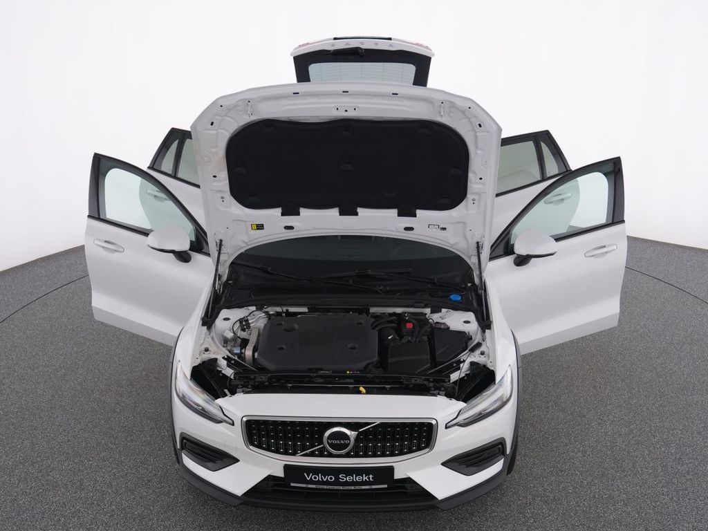 Volvo V60 Cross Country 2023